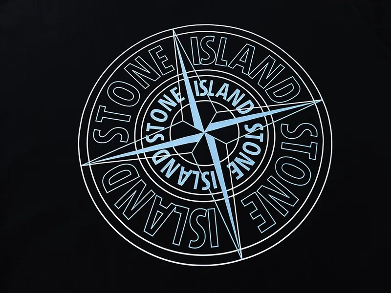 W668#P110💰 Popular item on the platform [Stone lsland/Stone Island compass armband printed short-sleeved T-shirt] ⚠️[Original creation with high control of details] -Made of 230g combed cotton 32-count double yarn, soft and comfortable to the touch, sweat-absorbent and breathable. -Simple basic and versatile style, original quality, the first choice for couples. -Made in a large factory, four needles and five threads on the shoulder, neat alignment, high quality workmanship. -Same style for men and women. Very versatile, one piece for everyone, the details are clearly visible. Color: Black Size: M L